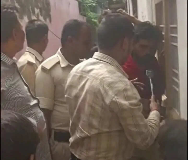 सुपौल में बंद कमरे से नाबालिग बरामद, मां को बेचने का आरोप