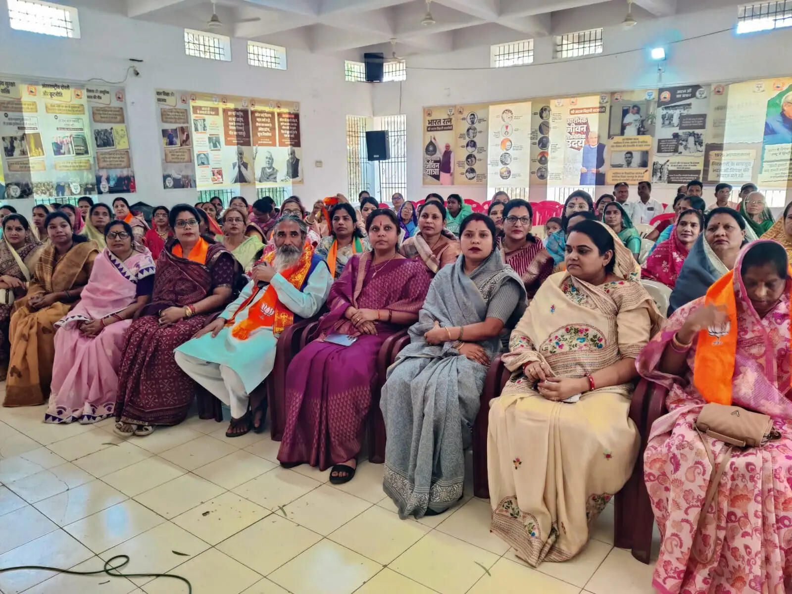 नारी शक्ति वंदन अधिनियम पर लाइव प्रसारण का किया गया सामूहिक अवलोकन