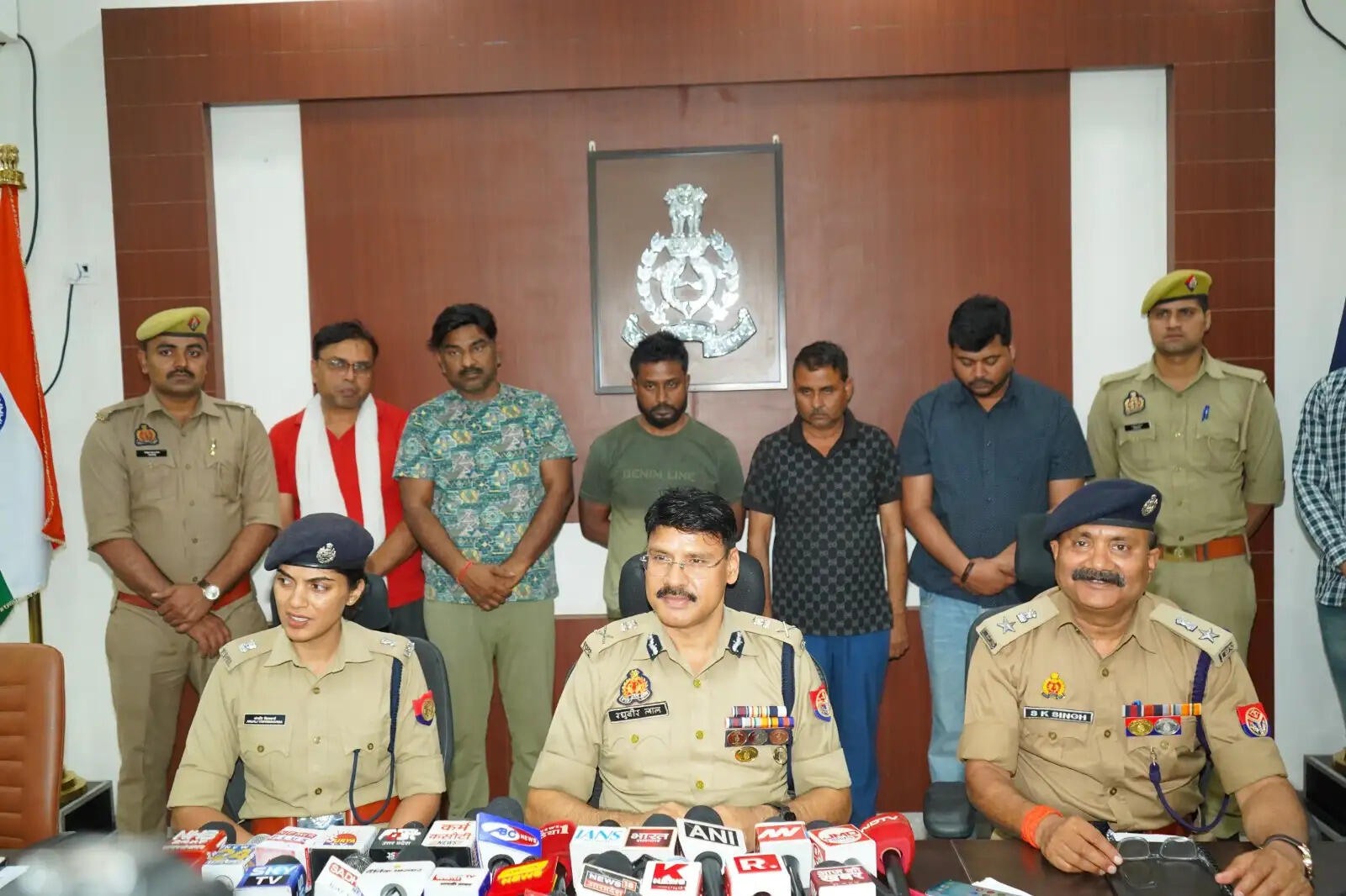 डिजिटल अरेस्ट कर दंपति से 57 लाख की ठगी, पांच शातिर गिरफ्तार, सीआईएसएफ कर्मी निकला सरगना