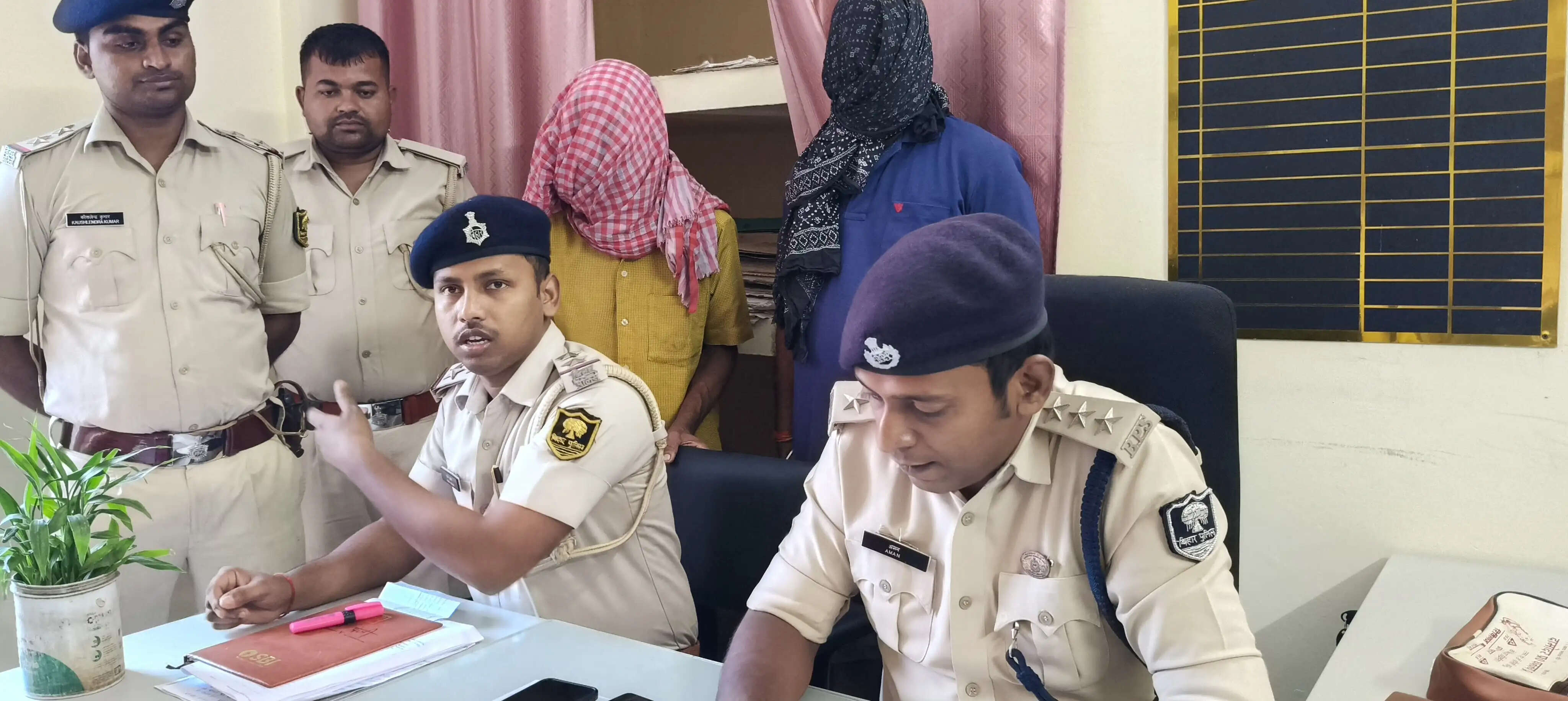 ट्रेन में चोरी हुए गहनों का खुलासा, दो घरों से आभूषणों की बड़ी खेप बरामद