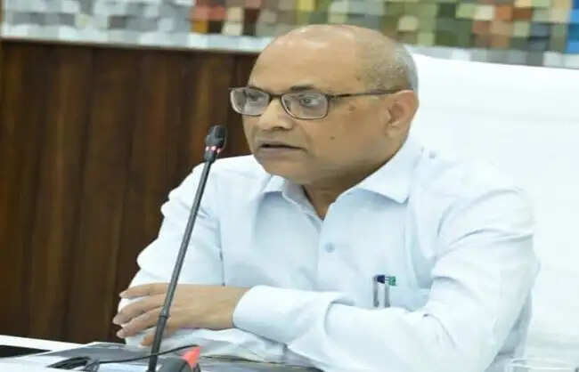 अतिवृष्टि प्रभावित क्षेत्रों में राहत कार्य तेज हों, बंद सड़कें जल्द खुलें : गढ़वाल आयुक्त
