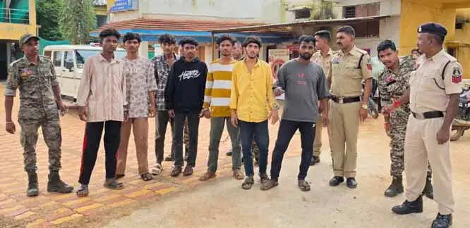केशकाल पुलिस ने मारपीट व हथियार लेकर घूमने वाले 9 आरोपिताें काे किया गिरफ्तार