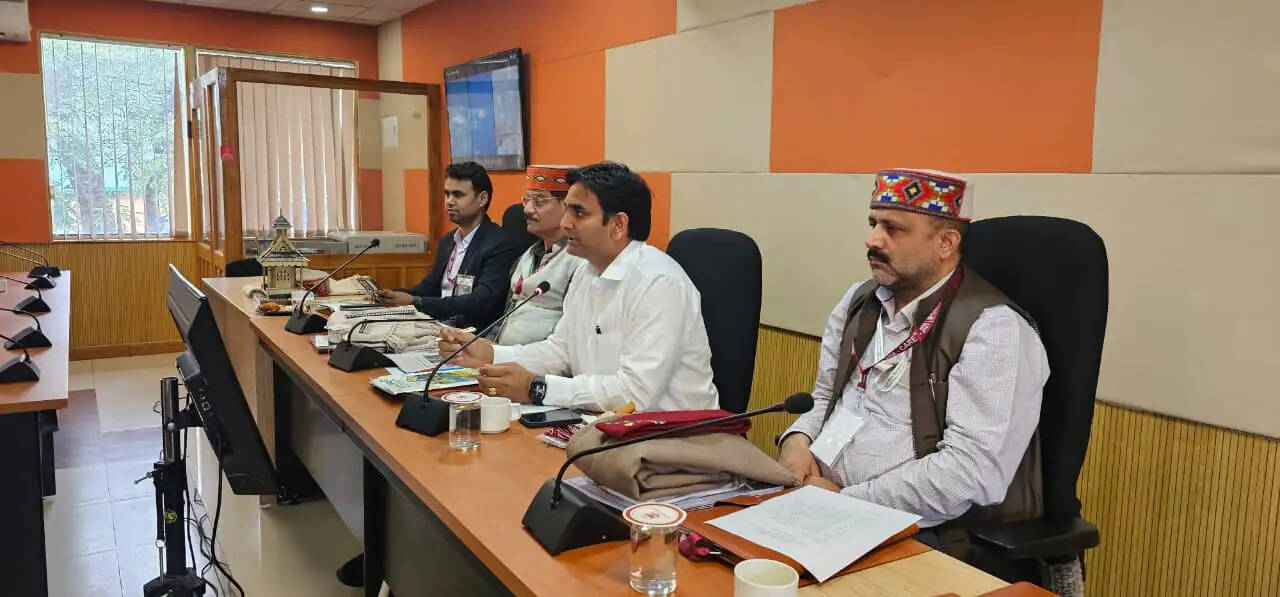 वैज्ञानिक दृष्टिकोण और सामुदायिक सहभागिता से मिलेंगे पर्यावरणीय चुनौतियों के समाधान : हेमराज बैरवा