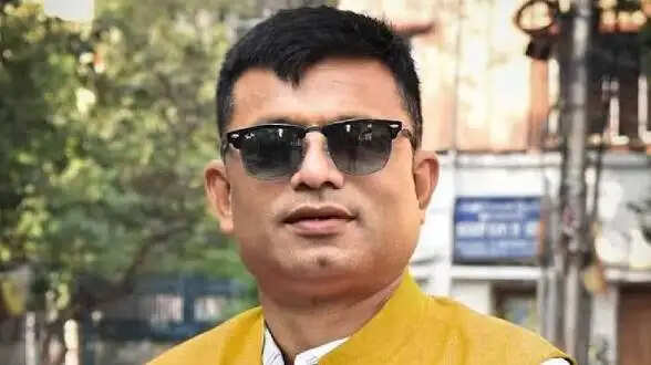 अवैध वसूली और छेड़छाड़ के आरोप में कोलकाता नगर निगम के पूर्व पार्षद गिरफ्तार