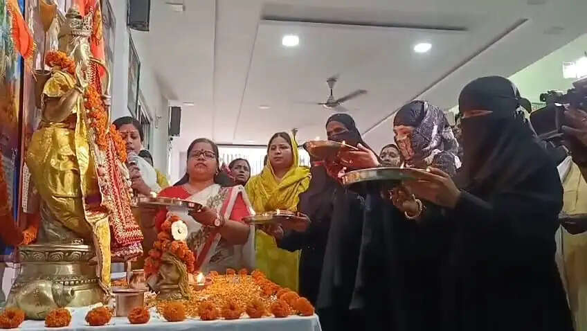चैत्र रामनवमी पर मुस्लिम महिलाओं ने भगवान राम की आरती उतारी,ढाेलक की थाप पर सोहर गाया