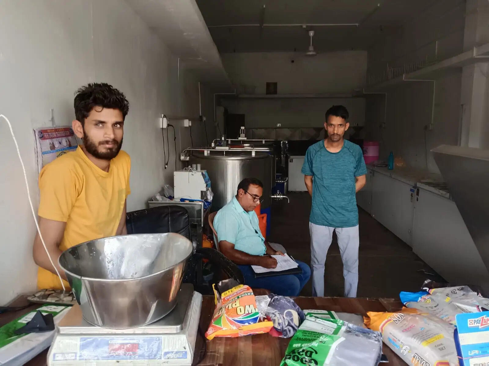 अनूपपुर: खाद्य विभाग का 20 प्रतिष्ठानों का निरीक्षण, 29 नमूने जांच के लिए भेजे प्रयोगशाला