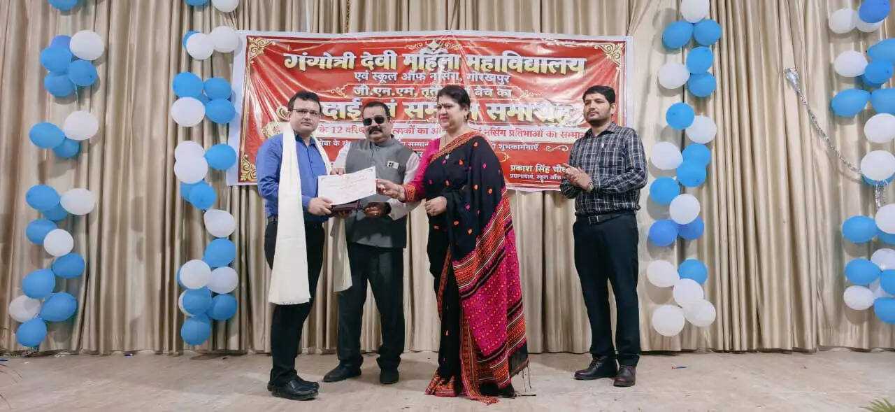 गंगोत्री देवी महाविद्यालय में वरिष्ठ चिकित्सकों और नर्सिंग प्रतिभाओं का सम्मान