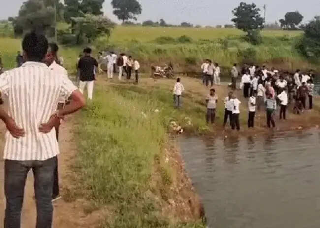 मप्र के खंडवा में गणेश विसर्जन के दौरान खदान में डूबे पांच बच्चे, तीन को बचाया, दो की तलाश जारी