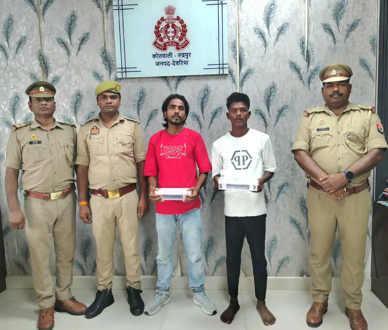 पुलिस ने दो आरोपितों को गिरफ्तार किया