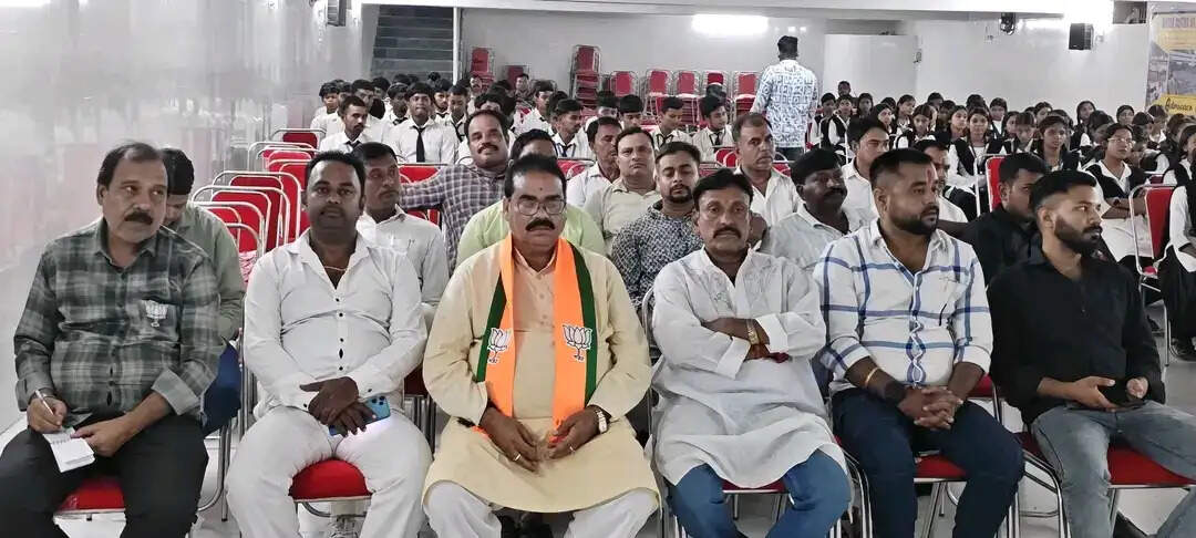 भाजपा ने डॉ श्यामा प्रसाद मुखर्जी पर किया विचार गोष्ठी का आयोजन