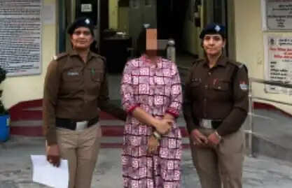 सुरेश राठौर की बेटी की शिकायत पर अभिनेत्री उर्मिला गिरफ्तार
