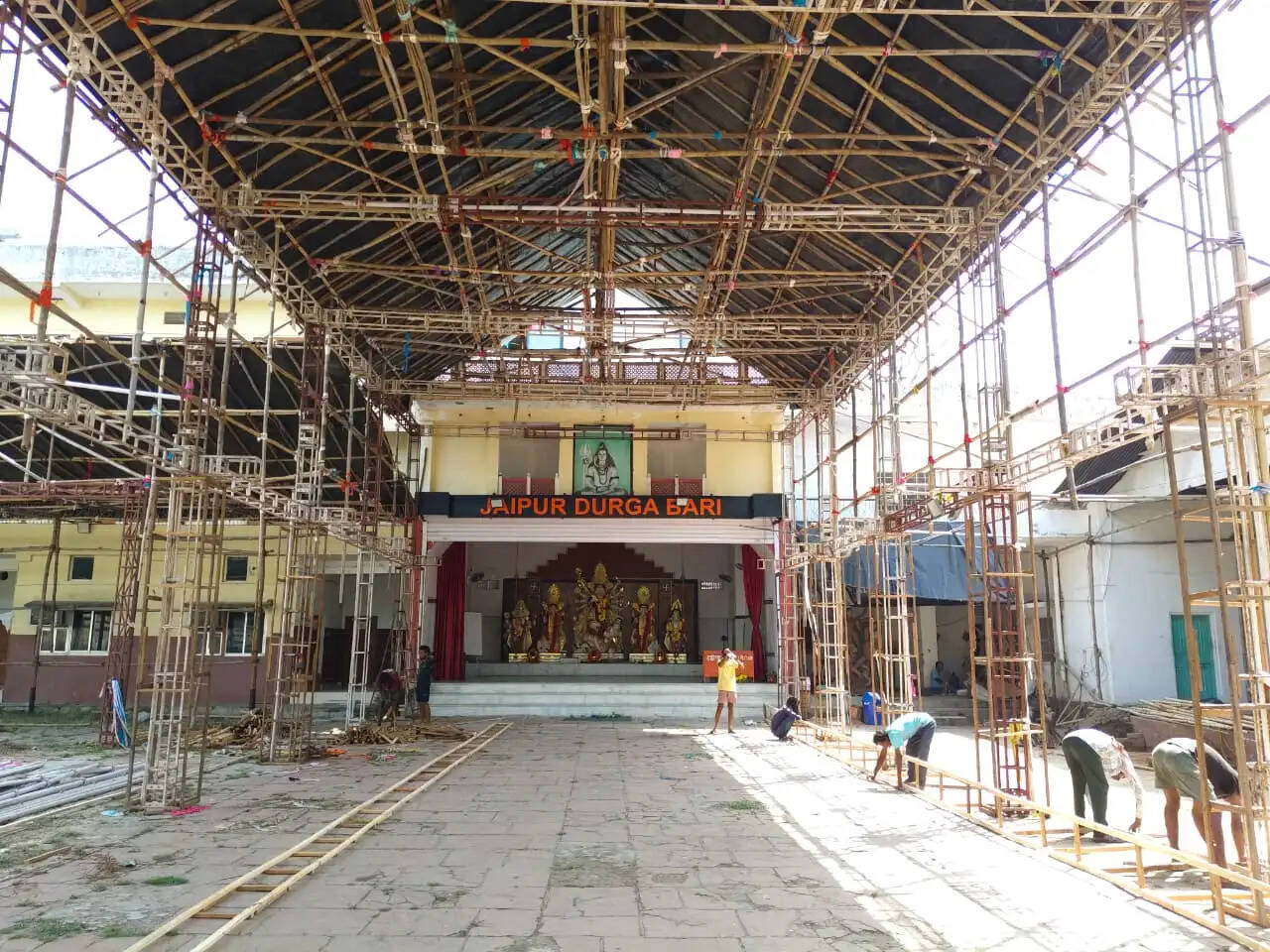 नवरात्र को लेकर छोटी काशी सजने लगी: बंगाल के कारीगर दे रहे मां दुर्गा को अंतिम रूप