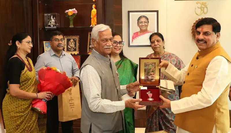 मुख्यमंत्री डॉ. यादव से मिले पद्मश्री अवार्डी गुंदेचा और डॉ. व्यास