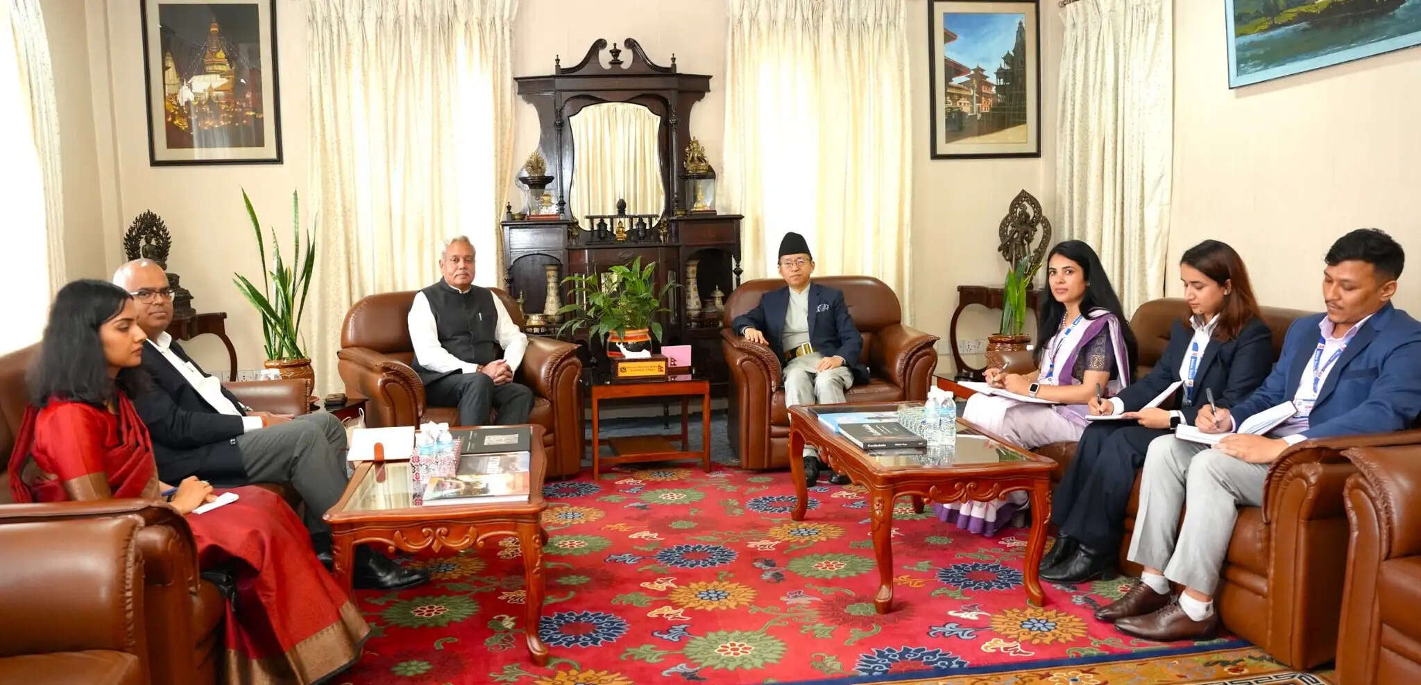 नेपाल में भारतीय राजदूत नवीन श्रीवास्तव ने विदेश सचिव से की विदाई मुलाकात