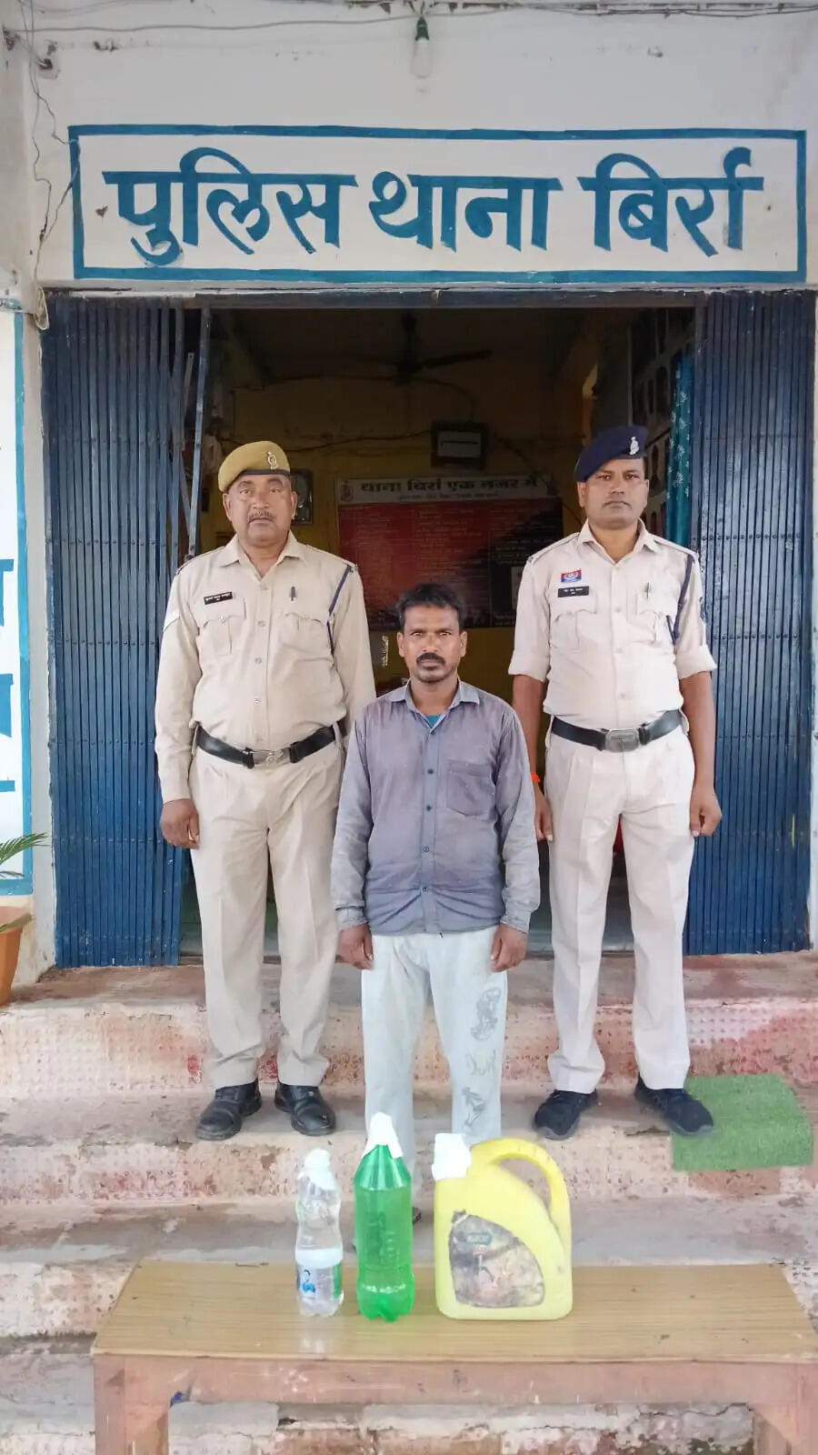 जांजगीर-चांपा में आठ लीटर अवैध महुआ शराब के साथ आरोपित गिरफ्तार