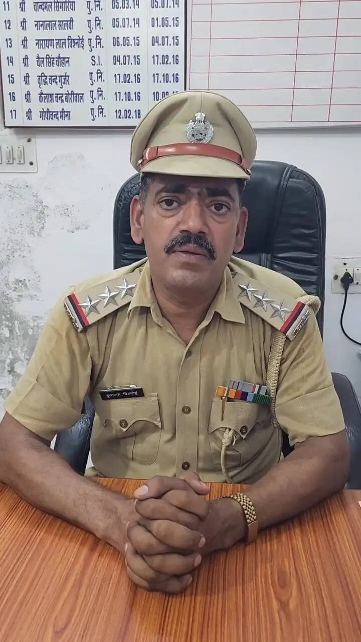 ट्रैक्टर से टकराई कार, झाड़ोल थानाधिकारी की मौत, ड्राइवर भी घायल