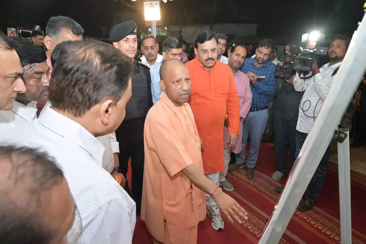 सड़क चौड़ीकरण में रखें जनसुविधा का पूरा ध्यान : मुख्यमंत्री