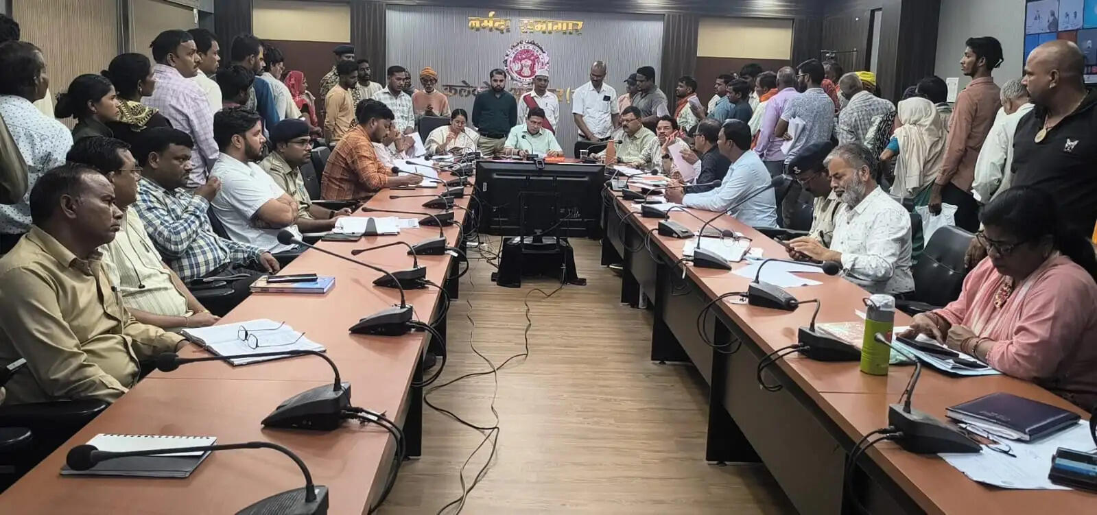 अनूपपुर: उपयंत्री पर एक लाख रिश्वत मांगने का आरोप, मूल्यांकन रोकने से तालाब, सड़क कार्य और मजदूरों का भुगतान अटका