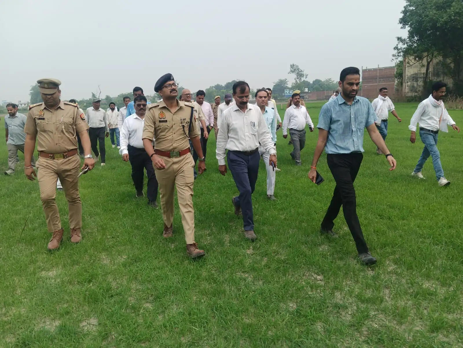 मुख्यमंत्री के प्रस्तावित कार्यक्रम को लेकर डीएम-एसपी ने किया निरीक्षण