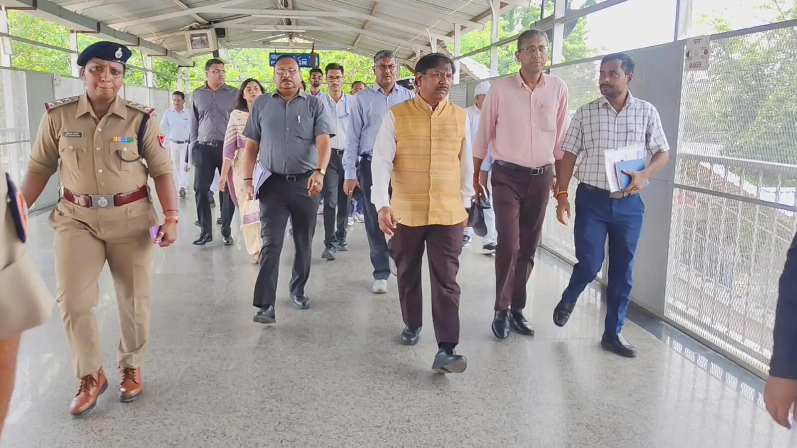 पूर्वोत्तर रेलवे के महाप्रबंधक ने बनारस, वाराणसी सिटी स्टेशनों पर यात्री सुविधाओं का लिया जायजा