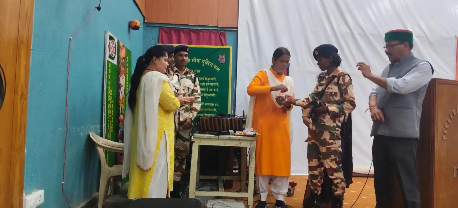 रक्षाबंधन पर्व पर एकल विद्यालय की बहनों ने आईटीबापी के हिमवीरों को बांधा रक्षा सूत्र