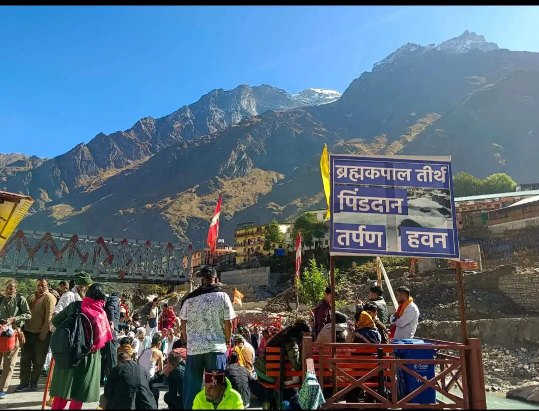 बद्रीनाथ धाम स्थित ब्रह्मकपाल तीर्थ मे पितृ आमावश्या पर पितृ पक्ष का हुआ समापन