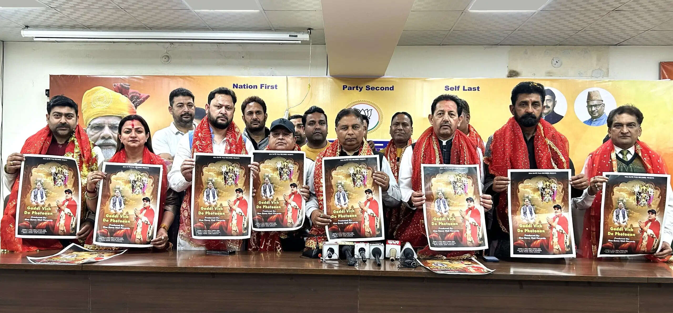 सात शर्मा ने मां चंडी को समर्पित भक्ति एल्बम “गद्दी विच दो फोटोआं” का विमोचन किया