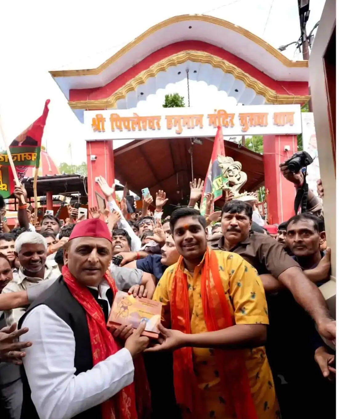 पीडीए रथ पर सवार हुए अखिलेश, रायबरेली में हुआ जोरदार स्वागत