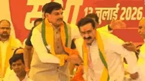 दतिया उपचुनाव: भाजपा की सभा में भावुक हुए नरोत्तम मिश्रा, बोले- आशुतोष को जिताने एक-एक घर के सामने शीश नवाऊंगा