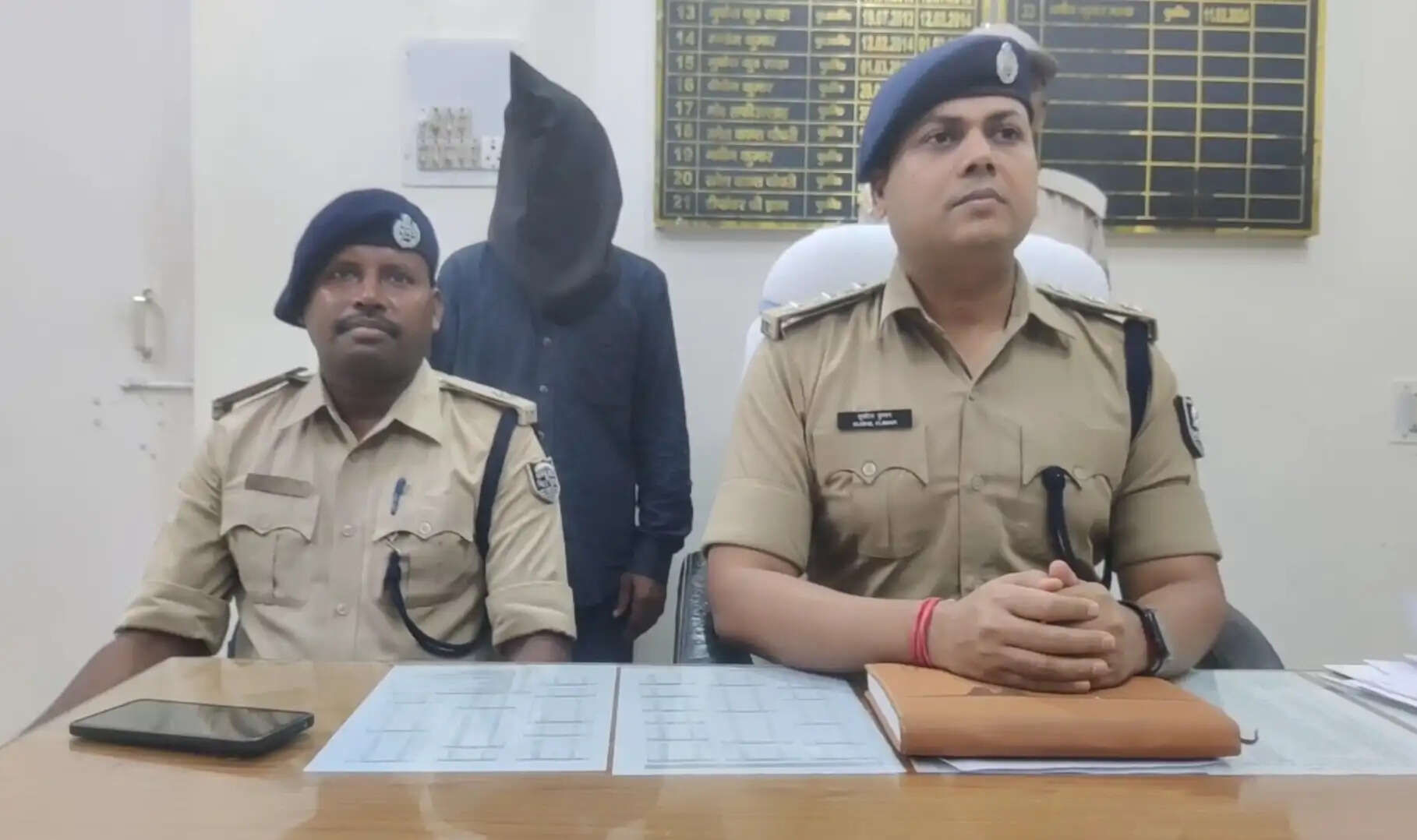 पूर्व भाजपा विधायक के यहां से गांजा की बरामदगी,केयरटेकर गिरफ्तार