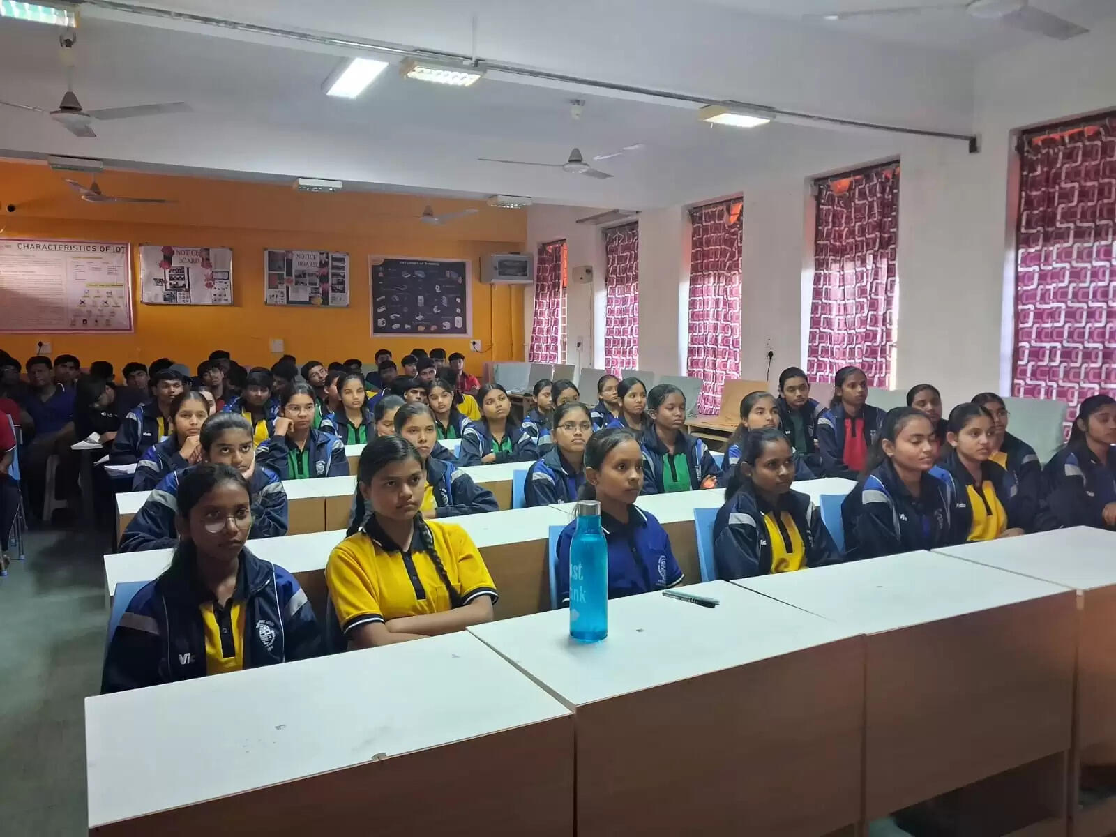 पीएम श्री जवाहर नवोदय विद्यालय कुरूद के विद्यार्थियों ने जाना क्वांटम तकनीक