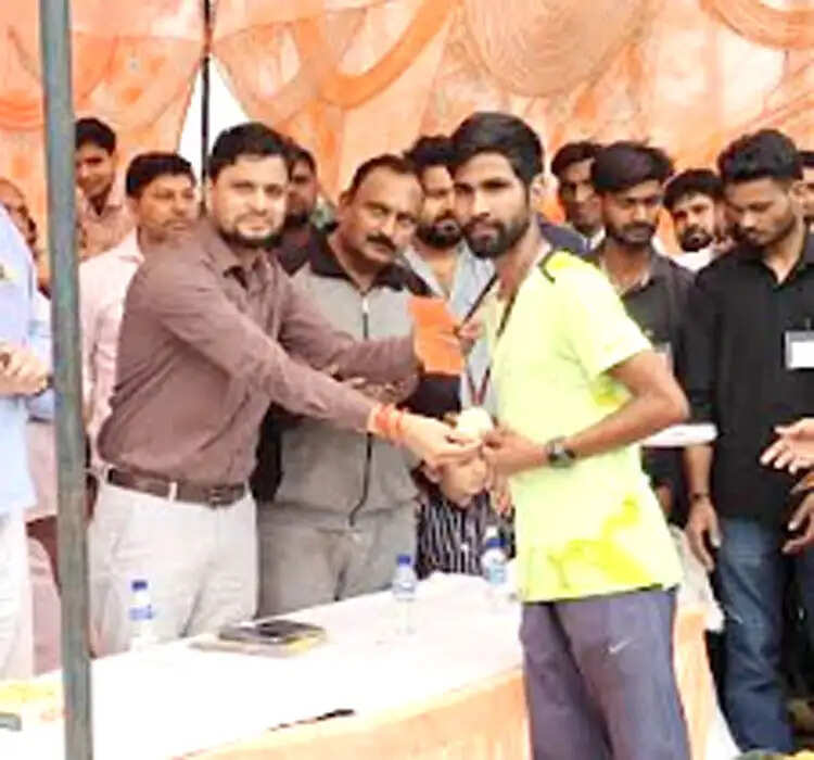 एक दौड़ शहीदों के नाम का आयोजन, शहीदों को दी श्रद्धांजलि