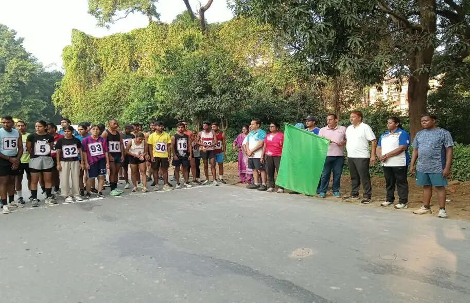 काशी सांसद खेलकूद प्रतियोगिता-2026 : क्रॉस कंट्री रेस के साथ अंतर-विश्वविद्यालय खेलकूद स्पर्धा की शुरूआत