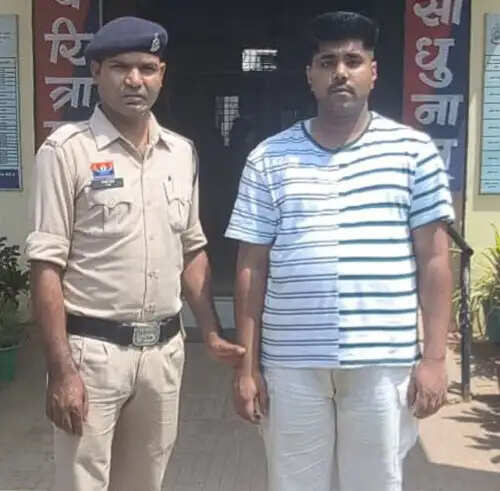 एक लाख रूपये की चोरी करने वाला आराेपित गिरफ्तार
