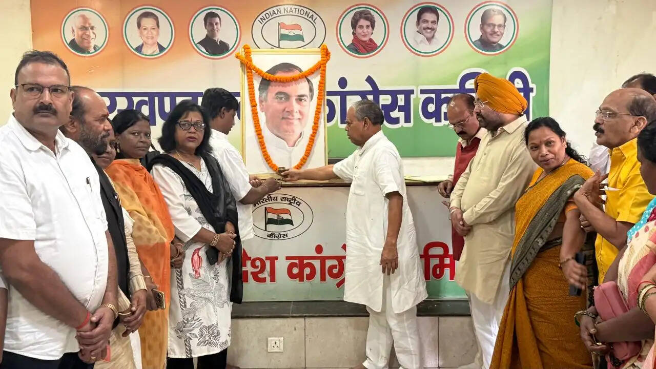 कांग्रेस ने राजीव गांधी की जयंती पर दी श्रद्धांजलि, आधुनिक भारत के निर्माण में योगदान को किया याद