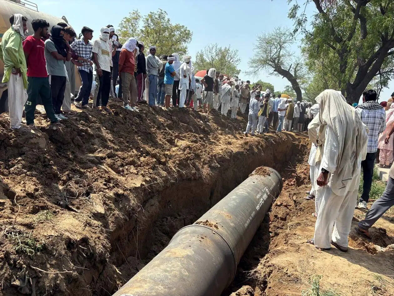 हांसी : ग्रामीणों ने रुकवाया चानौत में पाइपलाइन बिछाने का कार्य