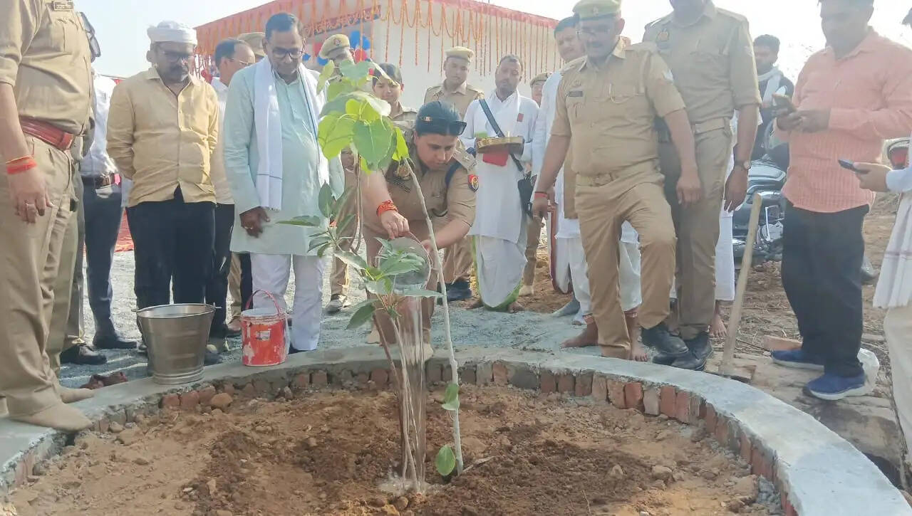 मीरजापुर: भलदरिया में नई पुलिस चौकी का उद्घाटन, पर्यटन क्षेत्र को मिला सुरक्षा बल
