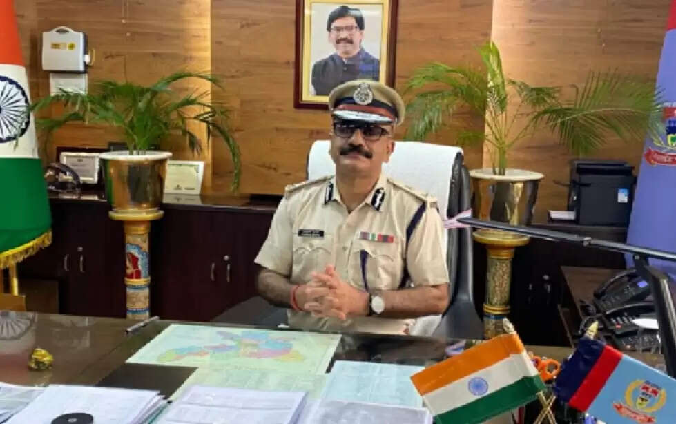 डीजीपी अनुराग गुप्ता ने दिया इस्तीफा, तीन अधिकारी डीजीपी के पद के रेस में