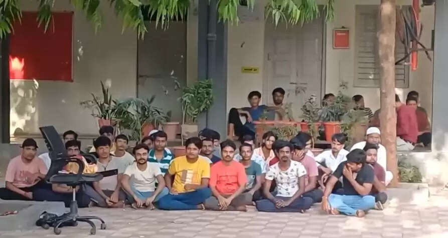 अवैध बांग्लादेशियों के खिलाफ सर्च ऑपरेशन : वडोदरा से 300 संदिग्धों को पुलिस ने पकड़ा