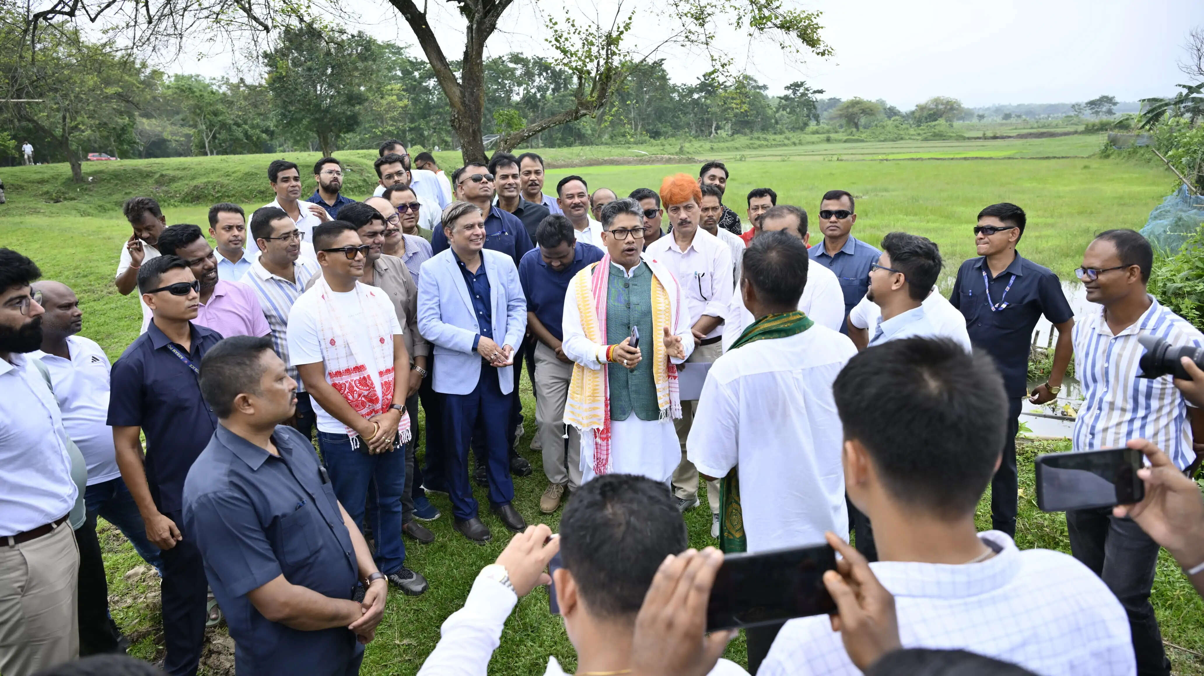 बोको-छयगांव में महत्वपूर्ण सिंचाई परियोजनाओं का निरीक्षण करने पहुंचे मंत्री पीयूष
