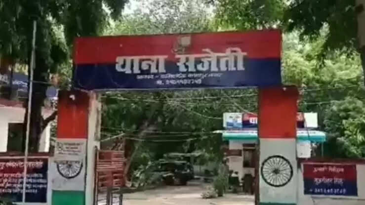 अज्ञात वाहन की टक्कर से बाइक सवार युवक की मौत, राहगीर घायल