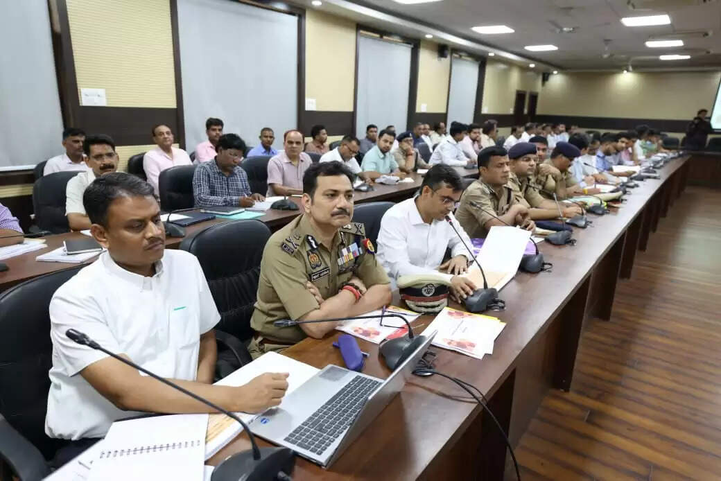 दालमंडी सड़क चौड़ीकरण की कार्यवाही में तेजी लाएं: योगी आदित्यनाथ