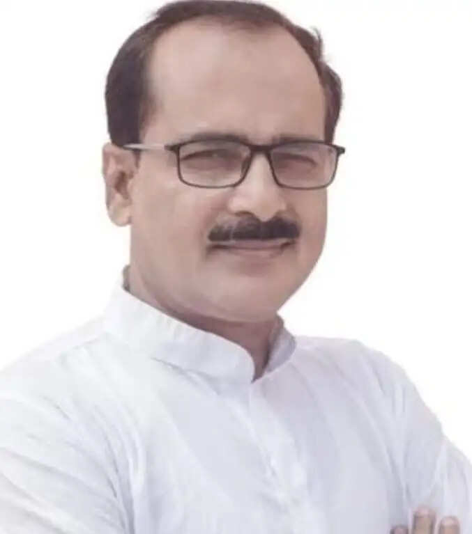 शुरुआती बढ़त सर्वेश की, अंतिम बाजी अनिल झा के नाम; दूसरी वरीयता ने पलटी तस्वीर