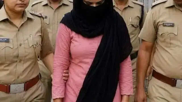 रुड़की में जम्मू-कश्मीर पुलिस की कार्रवाई, पाकिस्तान से करोड़ों के ट्रांजेक्शन मामले में युवती गिरफ्तार