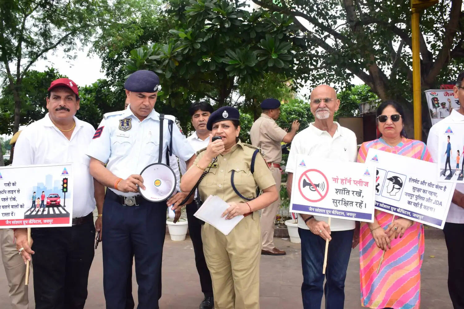 रामबाग सर्किल पर यातायात जागरूकता अभियान: वाहन चालकों को बताए सुरक्षित सफर के तरीके