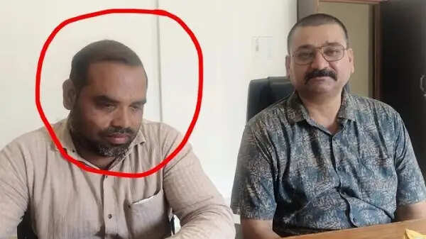(अपडेट) मंडला:&nbsp;नायब तहसीलदार का निजी कर्मचारी 8 हजार रिश्वत लेते गिरफ्तार,&nbsp;जबलपुर लोकायुक्त ने की कार्रवाई