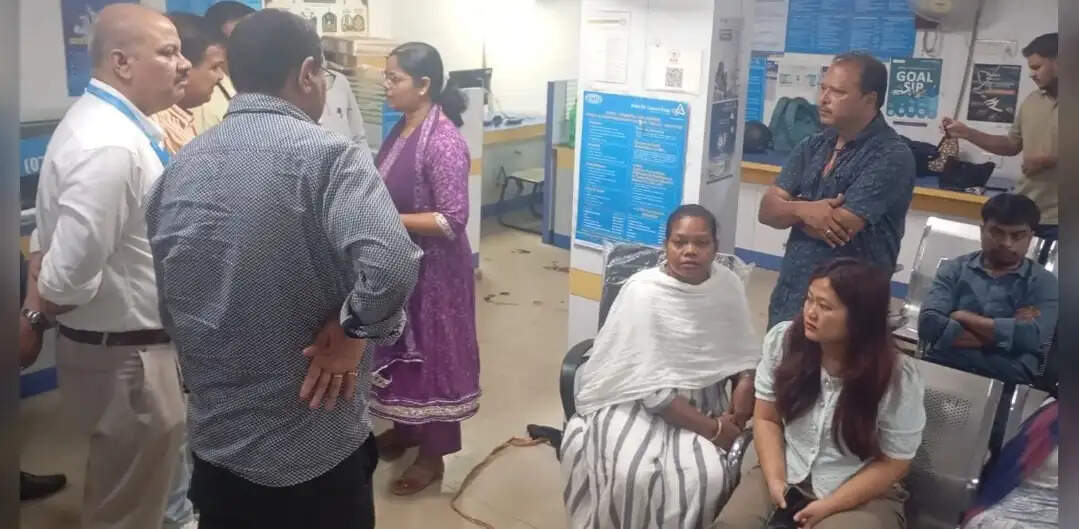 झारखंडः केनरा बैंक में दिनदहाड़े 42 लाख से अधिक की नकदी और स्वर्णाभूषण लूटकर अपराधी फरार