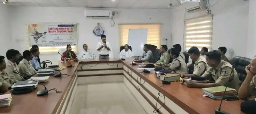 जबलपुर : जीआरपी अधिकारियों और कर्मचारियों के लिए तनाव प्रबंधन पर कार्यशाला आयोजित
