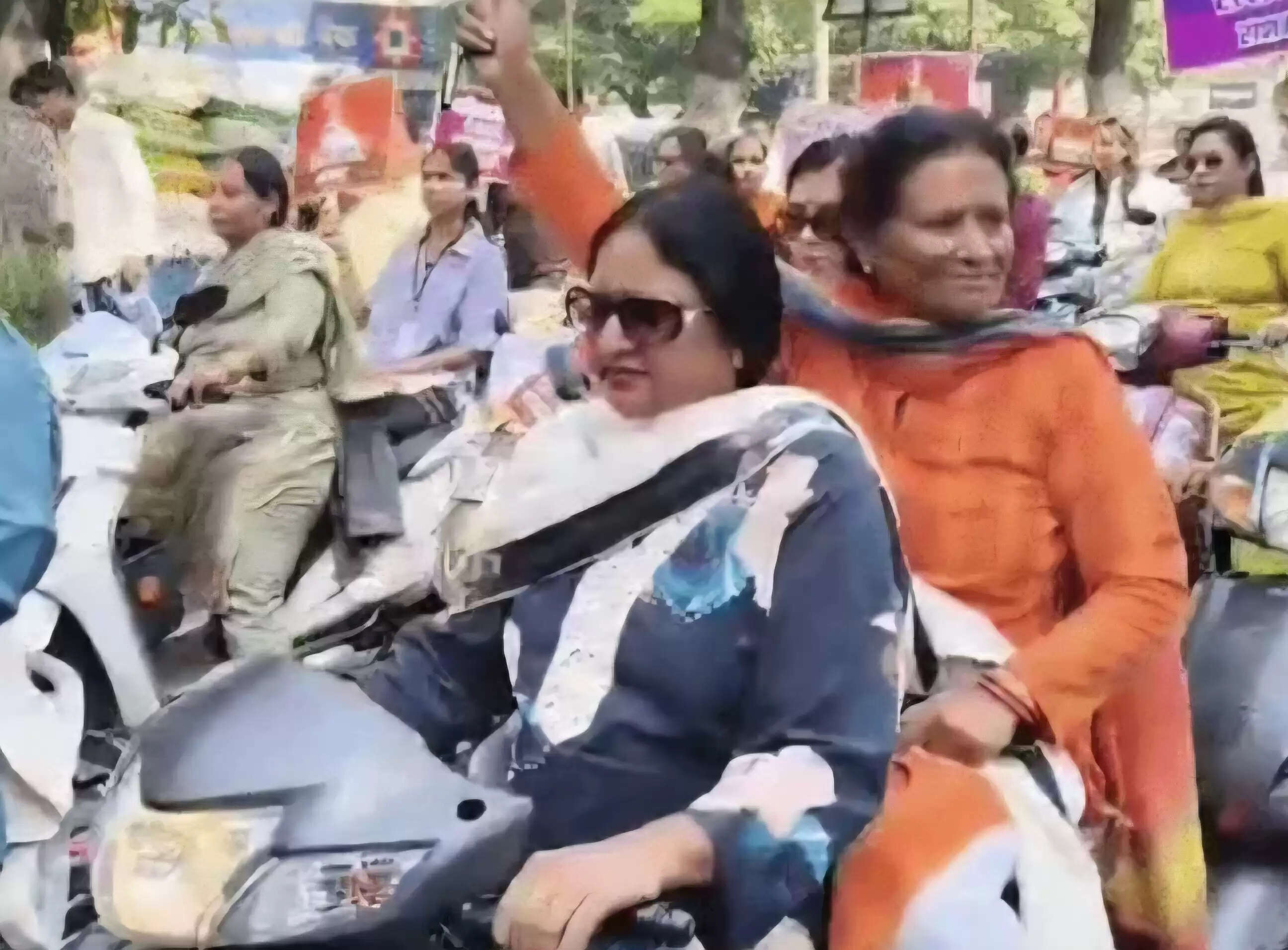 यमुनानगर:स्कूटी रैली में सुरक्षा नियमों की अनदेखी