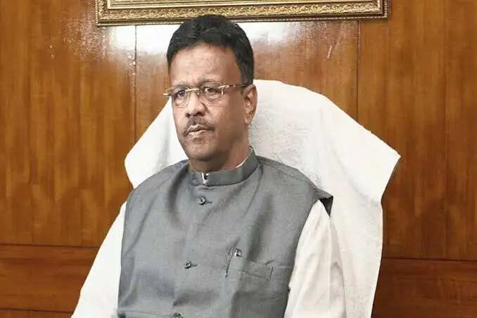 कोलकाता नगर निगम के मेयर फिरहाद हाकिम ने छोड़े दो व्हाट्सऐप ग्रुप, प्रशासनिक हलकों में चर्चाएं तेज